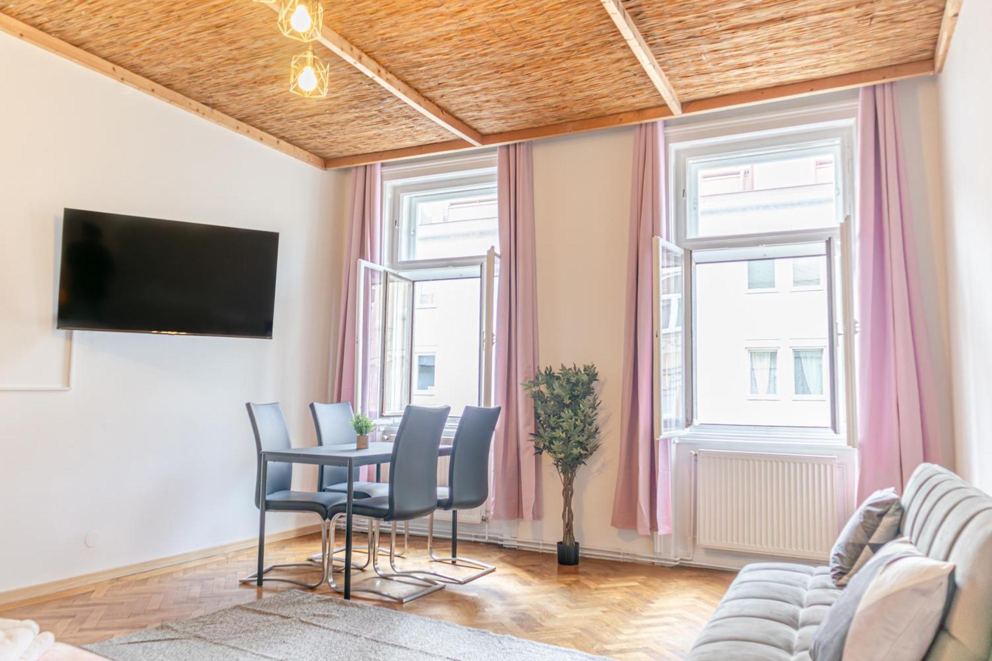 Spacious 3br Shared Apt. Comfortable And Roomy * Viena